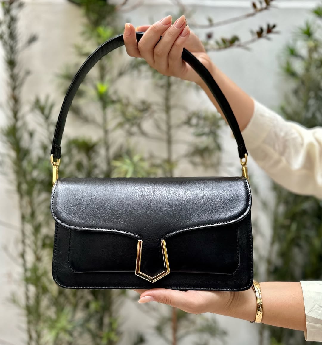 High-Gloss Black Handbag PR