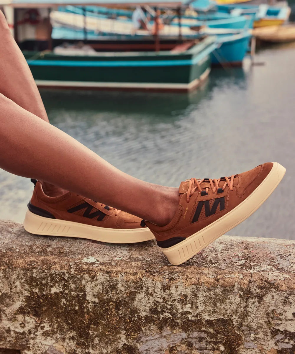 Sneaker Code Logo Bark